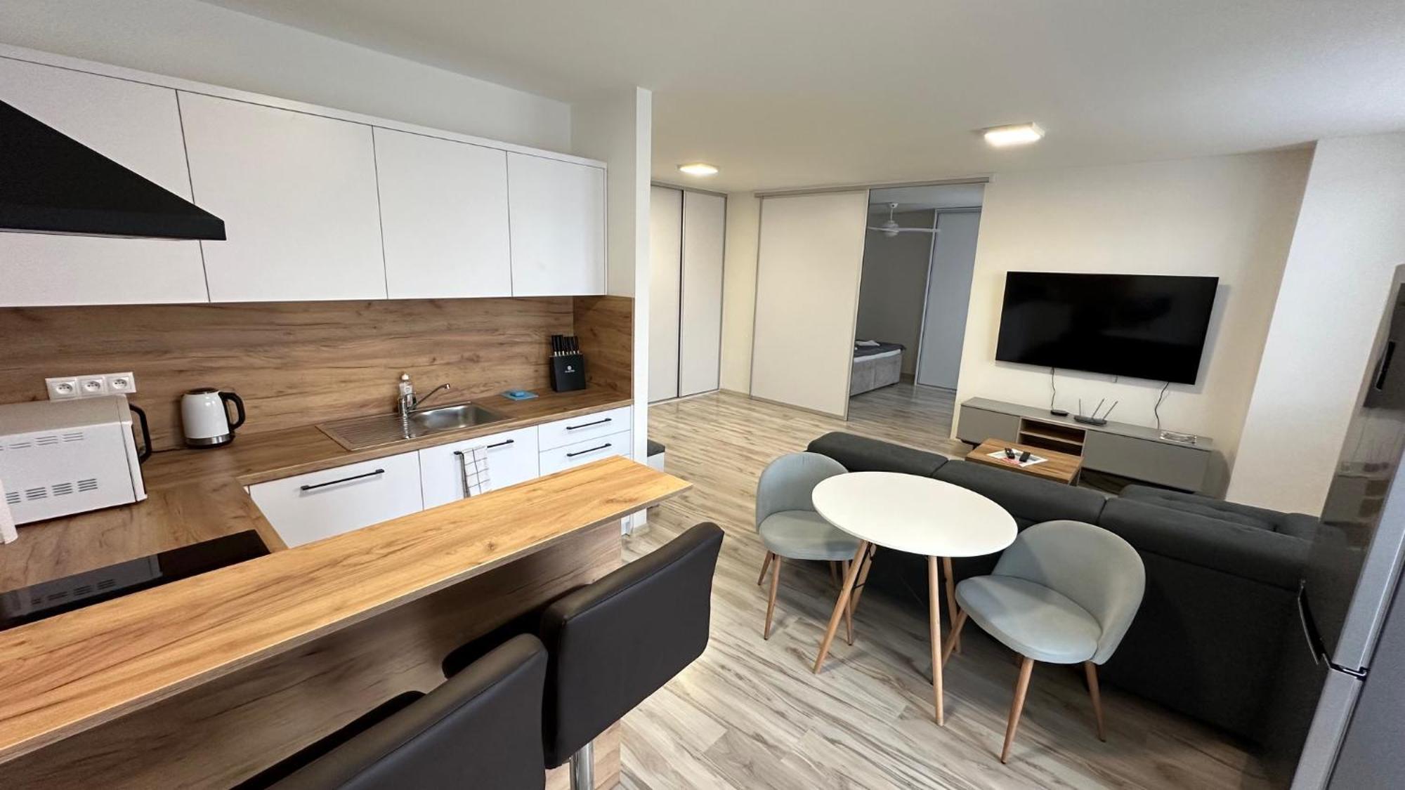 2 Room Apartment With Balcony Liptovský Mikuláš エクステリア 写真
